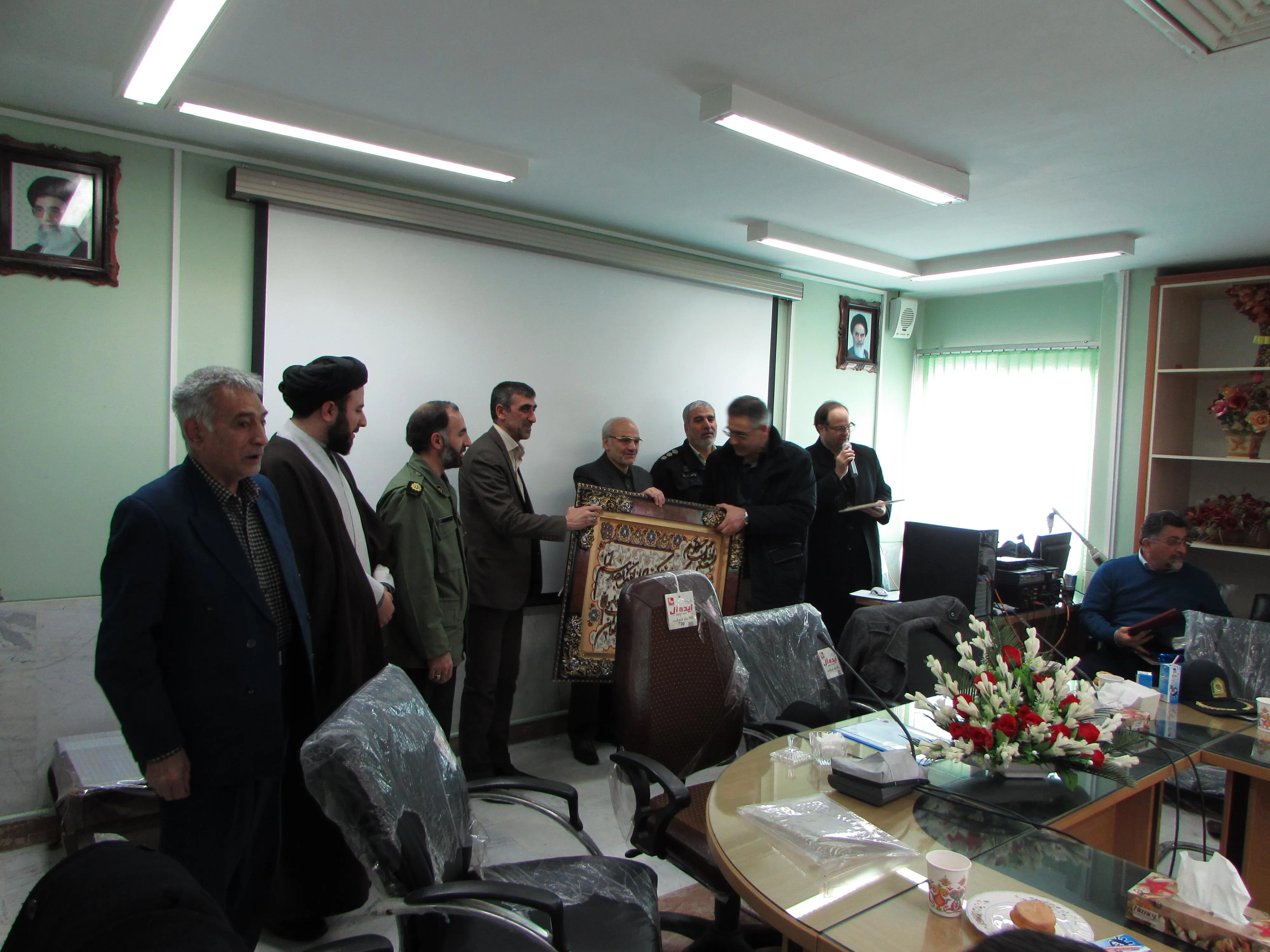 برگزاری جلسه تکریم و معارفه سرپرست شبکه بهداشت و درمان شبستر 