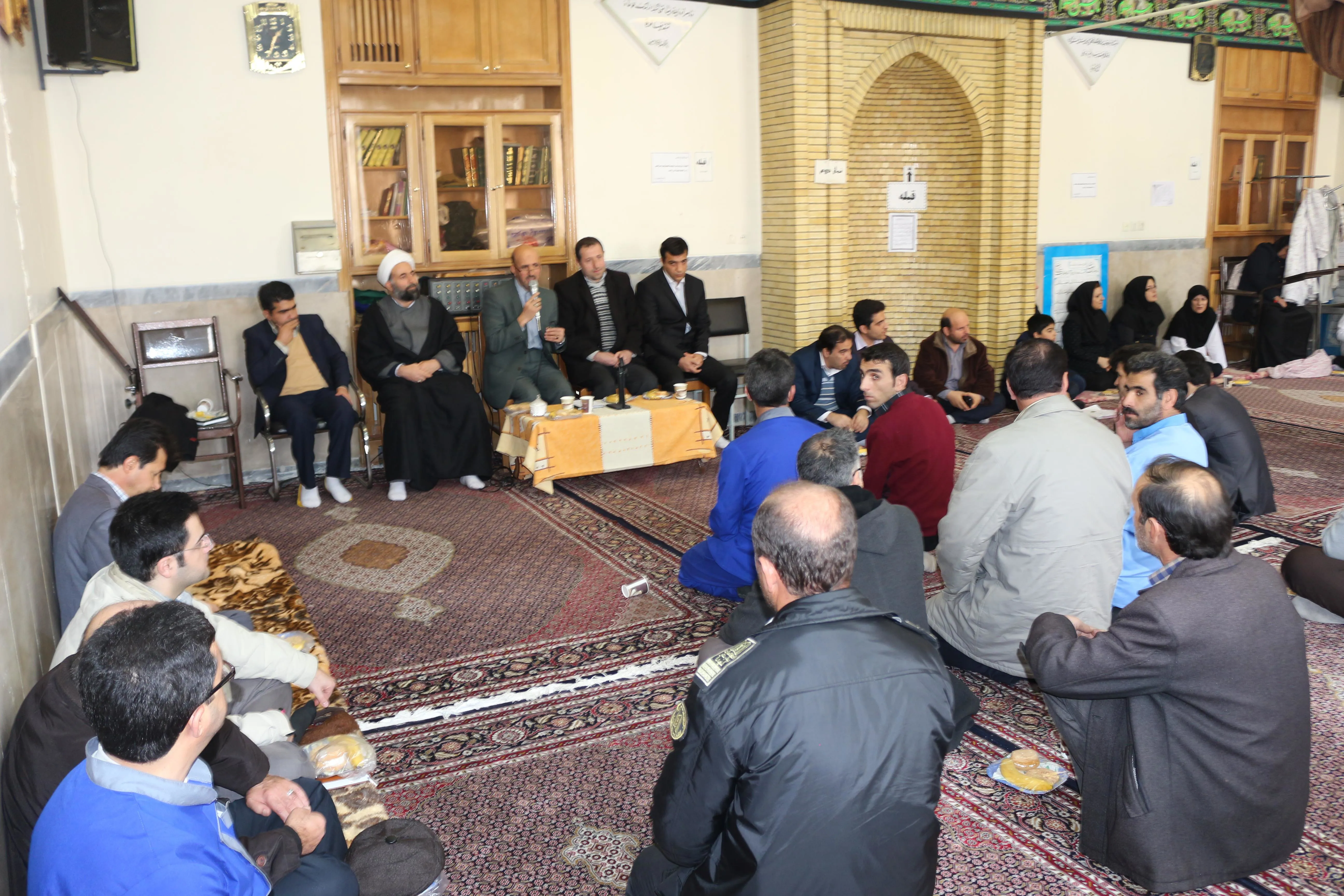 مراسم گلریزان آزادی فرزند یکی از کارکنان بیمارستان شهداء تبریز به همت امور مددکاری این بیمارستان برگزار شد