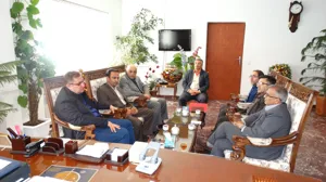 بازدید معاون مؤسسه ملی تحقیقات سلامت ایران از شهرستان اسکو