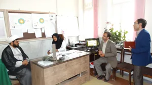 انجام ویزیت پایه و تشکیل پرونده سلامت  الکترونیک توسط امام جمعه شهرستان اسکو 