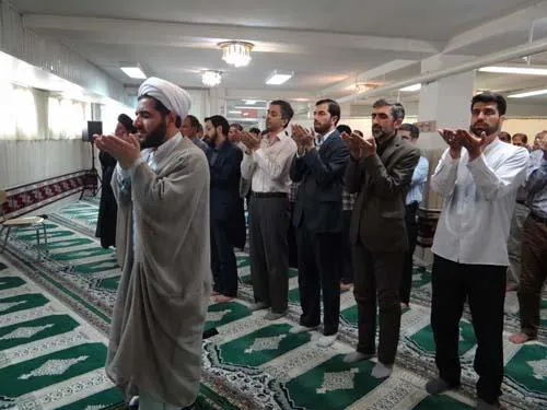 جلسات معنوی تلاوت قرآن و سخنرانی