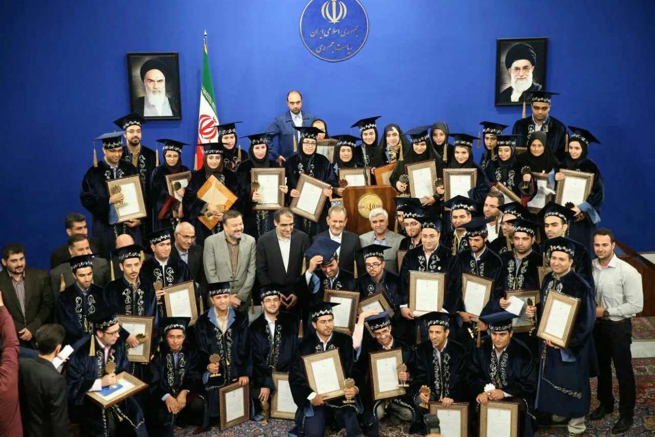 انتخاب سه نفر از دانشجویان دانشگاه به عنوان دانشجوی نمونه کشوری
