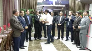 با حضور پزشکان فعال حوزه بهداشت و درمان شهرستان مرند ویژه برنامه گرامیداشت روز پزشک و تجلیل از پزشکان نمونه به اجرا درآمد