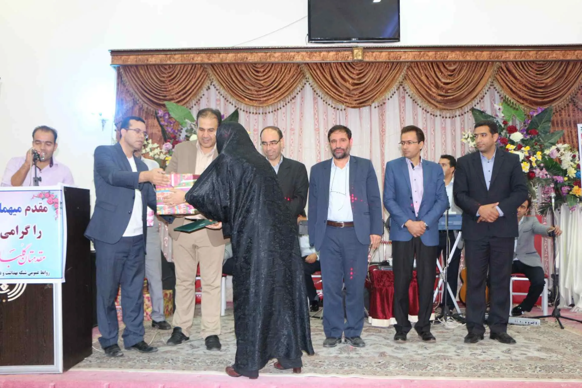 گزارش برگزاری  مراسم روز بهورز (شبکه بهداشت و درمان بناب)