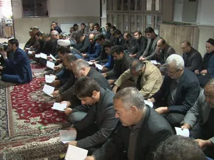 مراسم پر فیض زیارت عاشورا در شبکه بهداشت ودرمان هشترود 