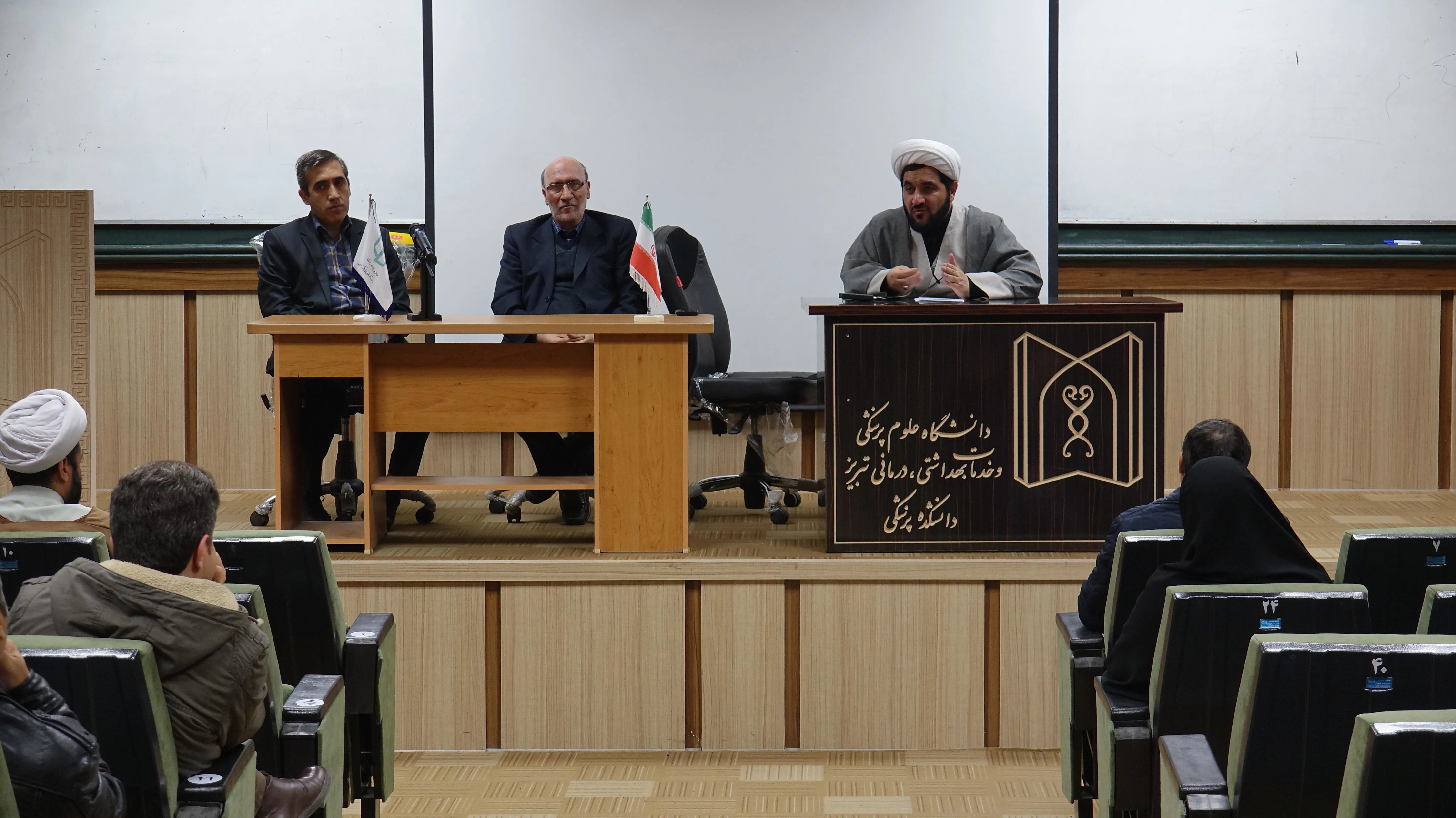 دانشجویان باید متناسب با ارزش های اسلام و نظام تربیت شوند