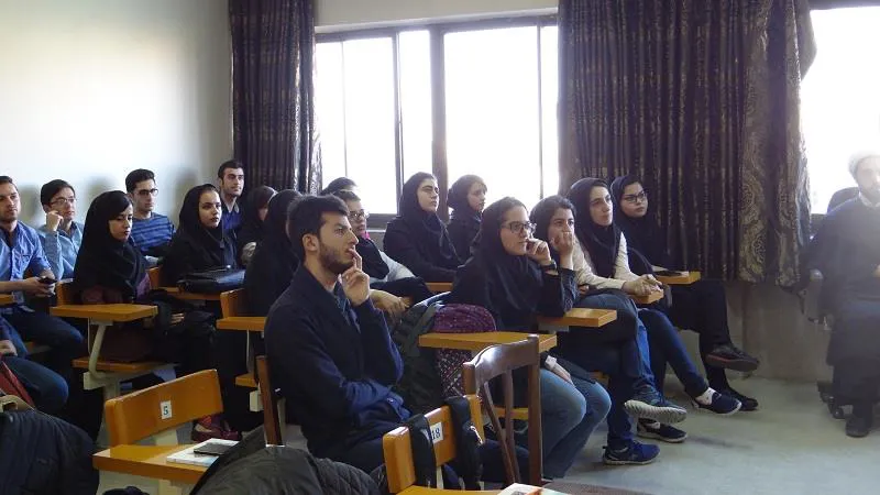  گزارش تصویری از برگزاری کرسی آزاد اندیشی در کلاس گروه معارف دانشکده پزشکی