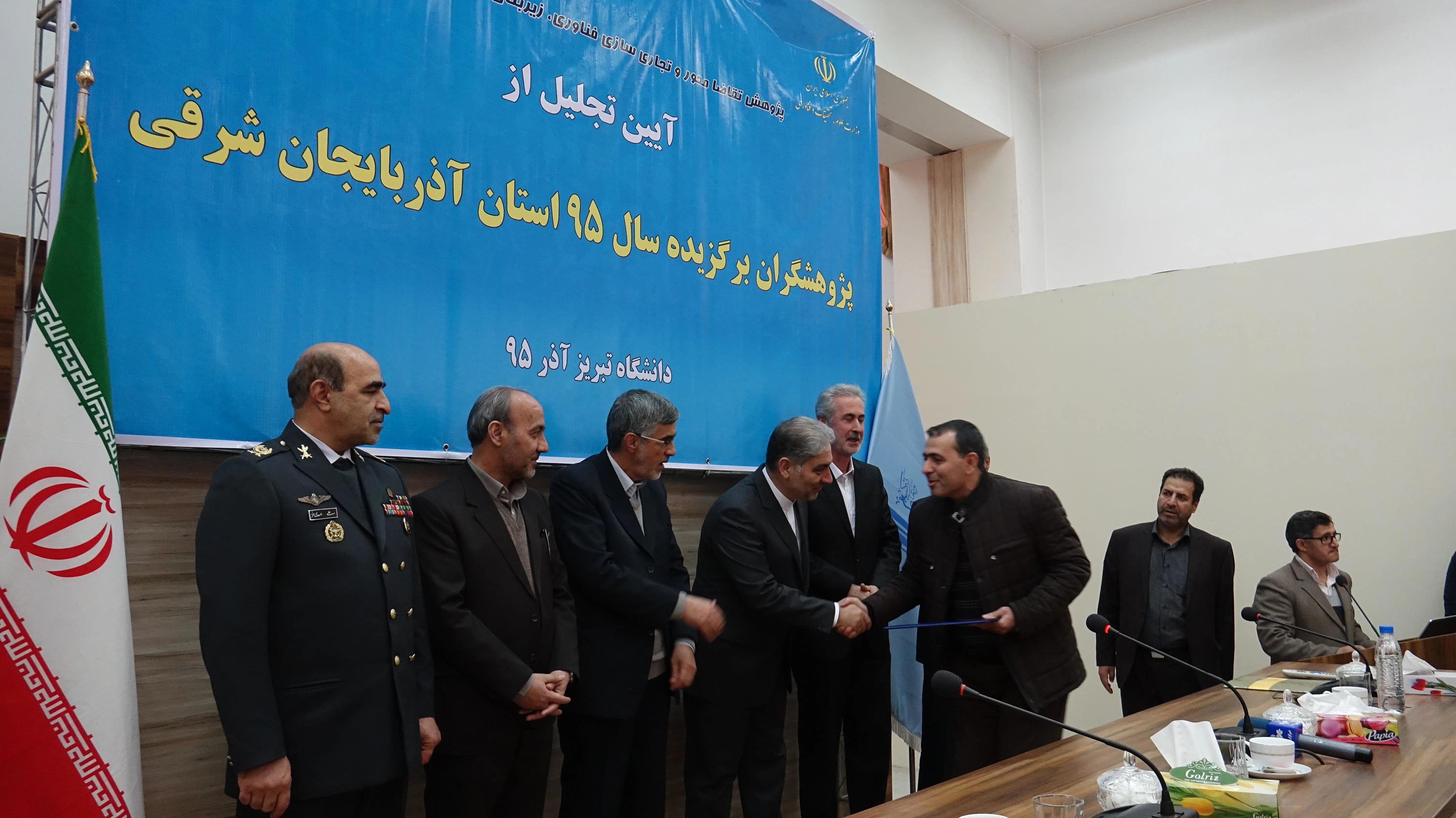 انتخاب دکتر صمد اسلام جمال گلزاری به عنوان پژوهشگر برتر استان - 