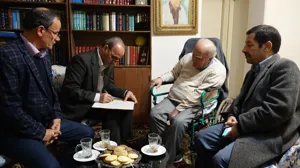 دیدار دکترصومی رئیس دانشگاه علوم پزشکی تبریز با دکتر دانشور بنیانگذار عمل جراحی قلب در تبریز