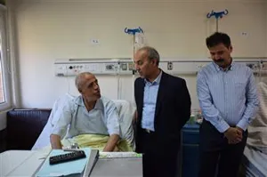عیادت دکتر صومی از پدر شهید مدافع حرم