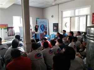 برپایی نمایشگاه مشاوره ترک دخانیات و اعتیاد در کارخانه یاقوت صنعت تبریز