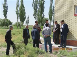 بازدید بخشدار مرکزی به همراه ریاست ومعاونت بهداشتی شبکه از پروژه مرکز تپه اسماعیل آباد -  -  -  -  -  -  - 