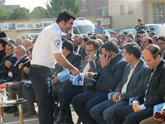 حضور دکتر میرزاپور ریاست شبکه وپرسنل فوریتهای پزشکی در مراسم بازگشایی مدارس