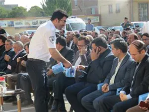 حضور دکتر میرزاپور ریاست شبکه وپرسنل فوریتهای پزشکی در مراسم بازگشایی مدارس