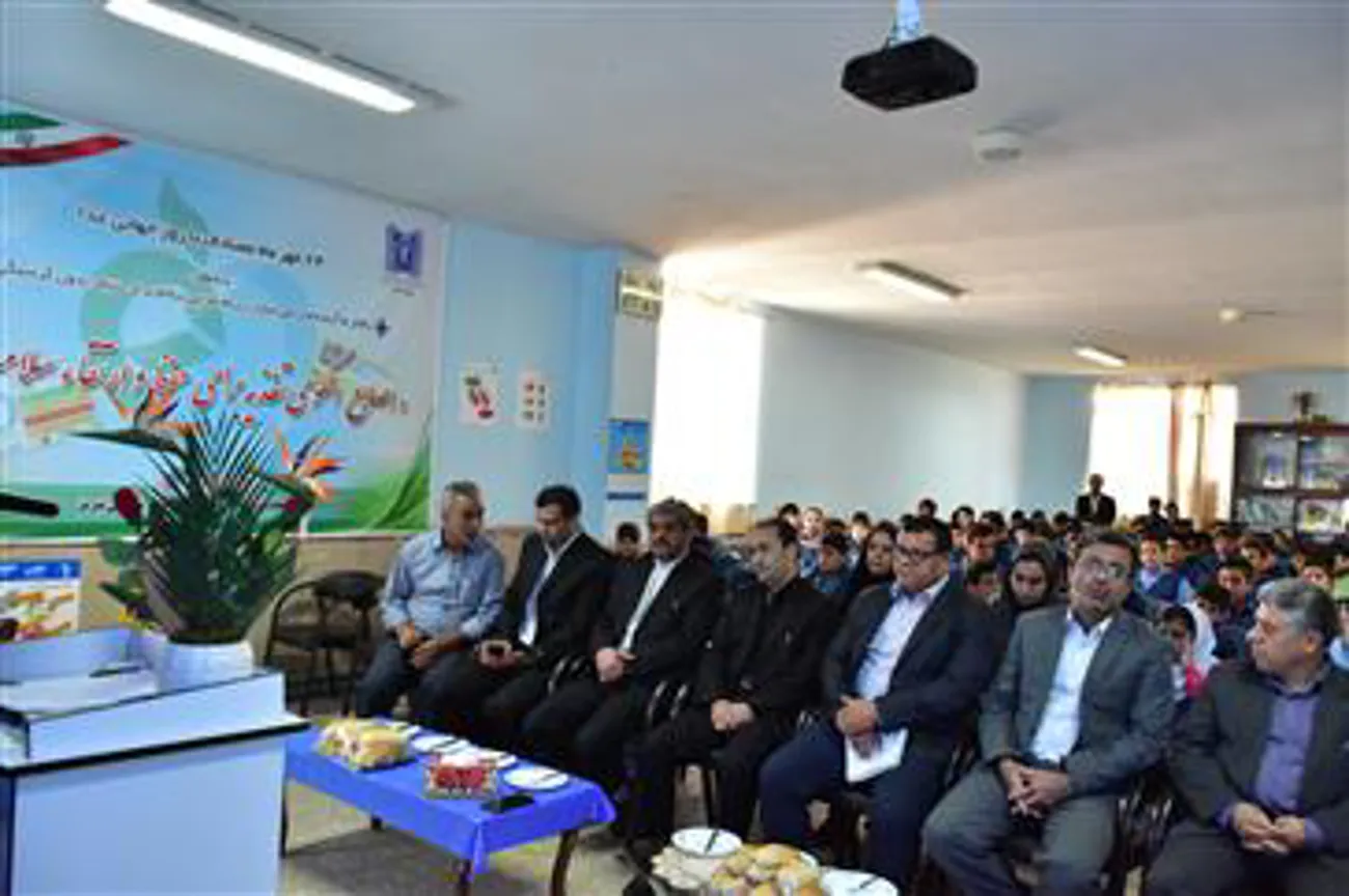 به مناسبت روز جهانی  غذا ، معاونت غذا ودارو "برنامه ی صبحانه سلامت در دبستان پسرانه استاد جعفری تبریز " را برگزار نمود.