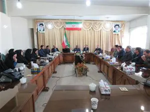 سخنرانی دکتر عزیزی ریاست شبکه بهداشت ودرمان و مهندس حقیری  معاونت بهداشتی در جمع مدیران مدارس شهرستان