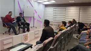 نشست صمیمی مدیر مرکز با کادر مشاغل خدمات عمومی