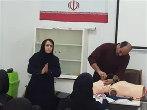 کلاس آموزشی احیای قلبی - ریوی و کنترل عفونت در مجتمع بابا باغی وابسته به مرکز آموزشی و درمانی رازی تبریز