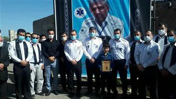 دیدار رئیس اورژانس پیش بیمارستانی و مدیر حوادث دانشگاه علوم پزشکی تبریز از خانواده شهید راه خدمت عباس انصاری