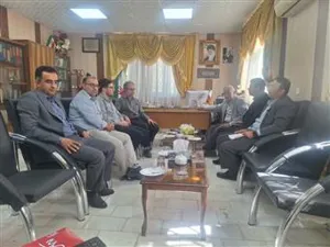 دیدار و نشست صمیمی  مدیر شبکه بهداشت ودرمان  ،  مدیر عامل موسسه خیریه بیمارستان ،ریاست بیمارستان ، معاون بهداشتی ،مسئول ۱۱۵ وامور حقوقی با  بخشدار بخش قلعه چای وتبین برنامه های بهداشتی ودرمانی وجلب مشارکت وهمکاری های بین بخشی وتوسعه زیر ساخت های سلامت محور