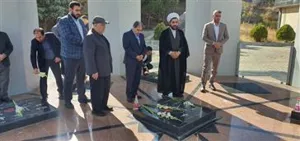 تجدید میثاق معاون توسعه وزارت بهداشت و مسئولان دانشگاه علوم پزشکی تبریز با شهدای گمنام