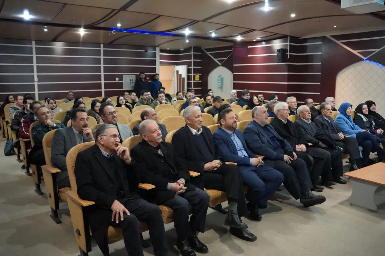 مرور چهار دهه فعالیت علمی و درمانی گروه چشم‌پزشکی در آیین تکریم اساتید پیشکسوت