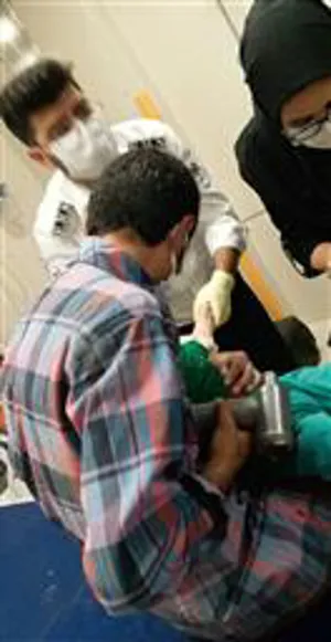گیرکردن دست کودک بستان آباد در چرخ گوشت