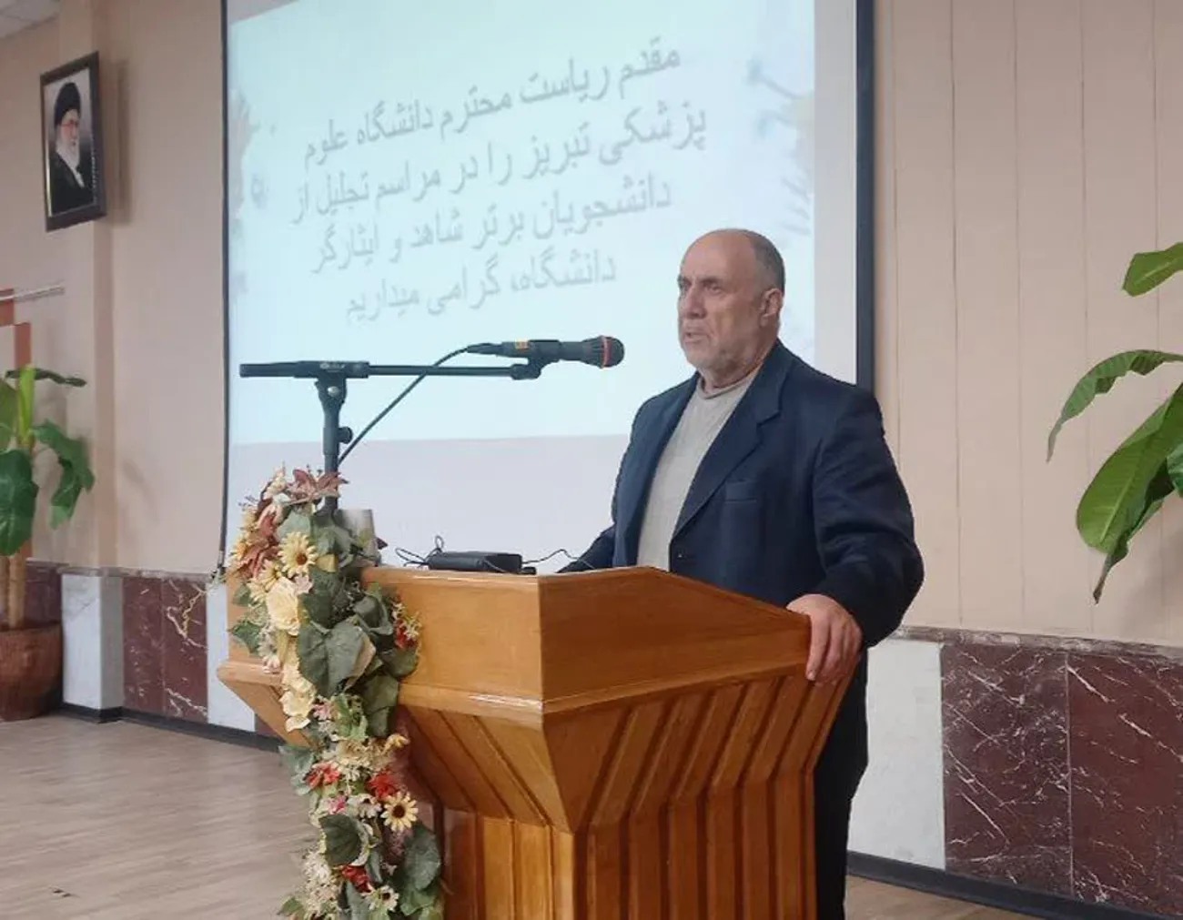 مراسم تجلیل از دانشجویان برتر شاهد و ایثارگر در دانشگاه علوم پزشکی تبریز برگزار شد