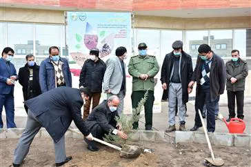 کاشت نهال و درخت به یاد شهدای مدافعین سلامت در دانشگاه علوم پزشکی نبریز