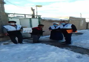 توزیع ماسک رایگان در روستای نگارستان ورزقان