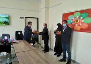 همزمان با روز بهداشت حرفه ای وایمنی از کارشناسان بهداشت حرفه ای شبکه بهداشت ودرمان ورزقان تجلیل بعمل آمد
