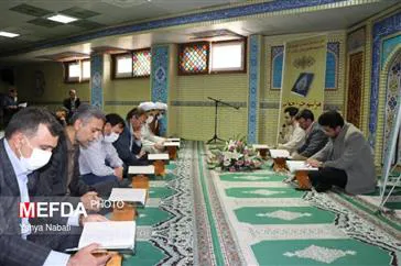 تصویری/ برگزاری محفل جزء خوانی قرآن کریم با عنوان «سی روز، سی جزء» در دانشگاه علوم پزشکی تبریز