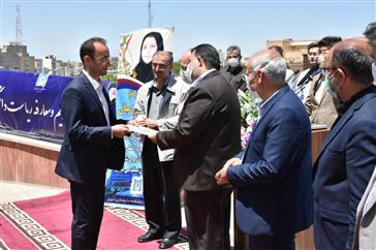 تمام تلاش خود را در جهت پیوستن دانشکده داروسازی به جمع برترین های بین المللی بکار ببندید.