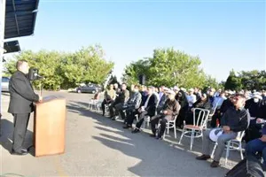 تجلیل رئیس دانشگاه علوم پزشکی تبریز از کارمندان نمونه دانشگاه 