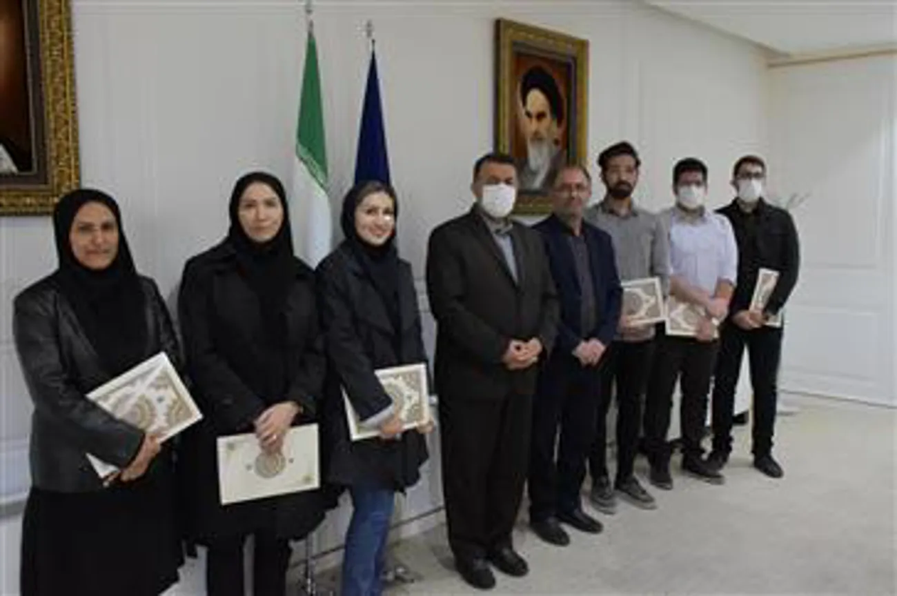 تجلیل از اعضای کمیته تحقیقات دانشجویی دانشگاه علوم پزشکی تبریز به دلیل کسب مقام اول کشوری 