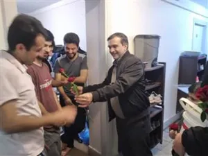 دیدار صمیمی مدیر فرهنگی دانشگاه علوم پزشکی تبریز به مناسبت میلاد با سعادت حضرت زینب(س) و روز پرستار با دانشجویان خوابگاه پسرانه کوثر