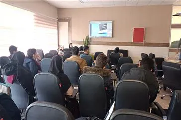 برگزاری کارگاه طراحی پوستر مقدماتی