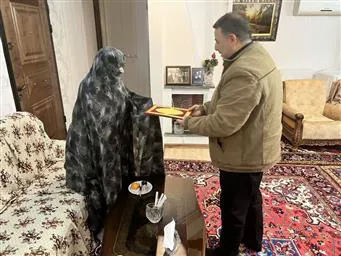مادران و همسران شهدا حق بزرگی بر گردن جامعه و ملت دارند