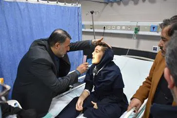 گزارش تصویری عیادت رئیس دانشگاه علوم پزشکی تبریز از دانش آموزان بستری در بیمارستان سینا تبریز 