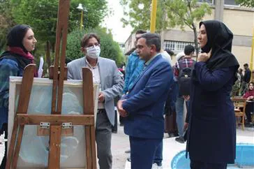برگزاری اجرای زنده طراحی و نقاشی در محوطه دانشکده پزشکی توسط هنرمندان کانون یارادان
