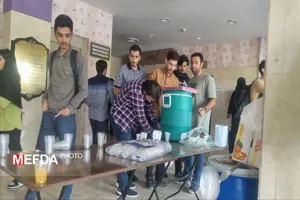برپایی ایستگاه صلواتی به مناسبت هفته وحدت، میلاد با سعادت حضرت رسول (ص) و امام صادق (ع)در دانشگاه علوم پزشکی تبریز + تصاویر