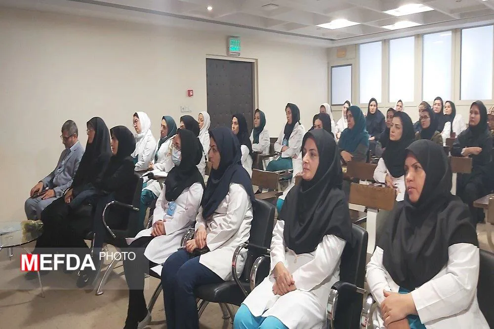 کارگاه آشنایی با مبانی اخلاق حرفه ای و بیمار مداری ویژه کارکنان مرکز آموزشی درمانی طالقانی