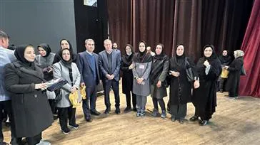 رئیس دانشگاه علوم پزشکی تبریز در جمع پرستاران نمونه استانی با تاکید بر ضرورت توجه به حفظ جایگاه پرستاران گفت:  ارائه خدمات مطلوب ویژه پرستاران هم راستا با توجه به نیازها و مطالباتشان پیگیری می‌شود.
