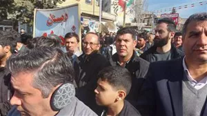 همه آمده بودند.... حضور سرپرست شبکه بهداشت و درمان ، معاون بهداشتی شهرستان عجبشیر و جمع کثیری از پرسنل شبکه بهداشت ودرمان به همراه خیل کثیر همشهریان ومردم ولایت مدار وهمیشه در صحنه شهرستان عجبشیر در راهپیمایی دشمن شکن ۲۲بهمن وجشن پیروزی چهل وپنجمین سالگرد انقلاب اسلامی ایران .