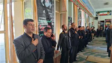 حضور مدیریت وجمعی از پرسنل شبکه بهداشت ودرمان در مراسم زیارت عاشورا و عزاداری سیدالشهدا در محل سپاه ناحیه عجبشیر