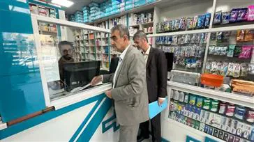 بازدید معاون غذا و دارو دانشگاه علوم پزشکی تبریز از داروخانه های فعال در ایام تعطیلات نوروزی