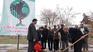 نهال کاری توسط هیئت رئیسه دانشگاه