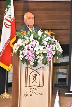 آیین تجلیل از پزشکان، داروسازان ، دندانپزشکان، ماماها، متخصصان آزمایشگاه، و رژیم درمانگران نمونه دانشگاه در روز پزشک 97