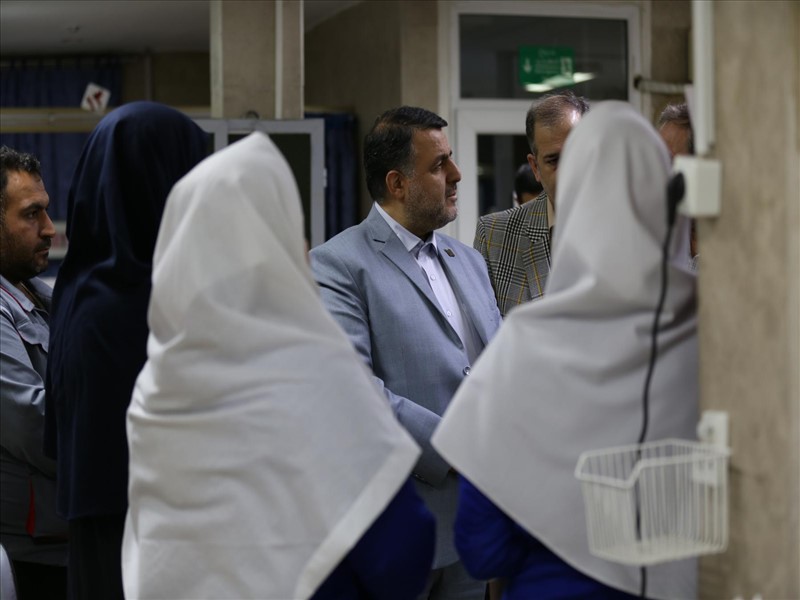 تقدیر رئیس دانشگاه علوم پزشکی از پرستاران های شهید مدنی وقاضی