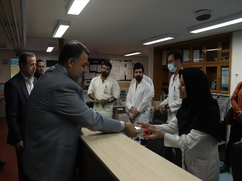 تقدیر رئیس دانشگاه علوم پزشکی از پرستاران های شهید مدنی وقاضی